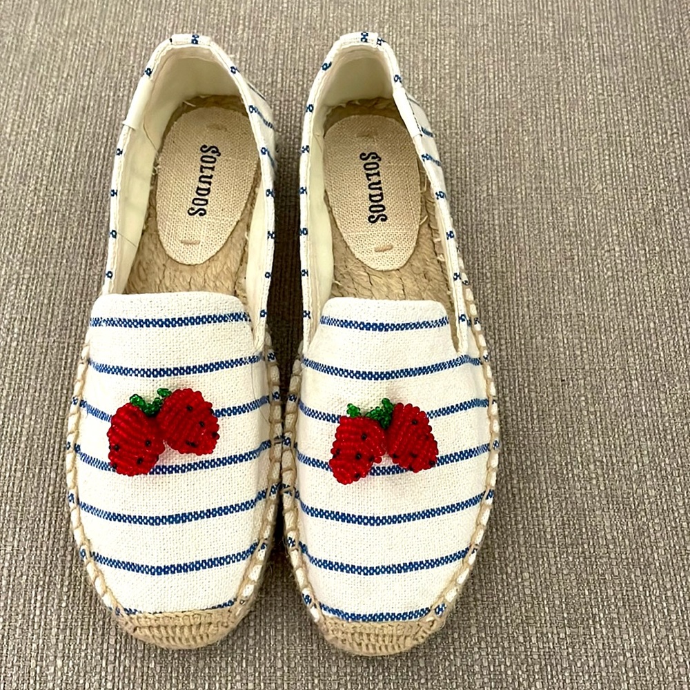 NIB SOLUDOS Espadrilles in Stripes w/strawberries - Picture 3 of 5